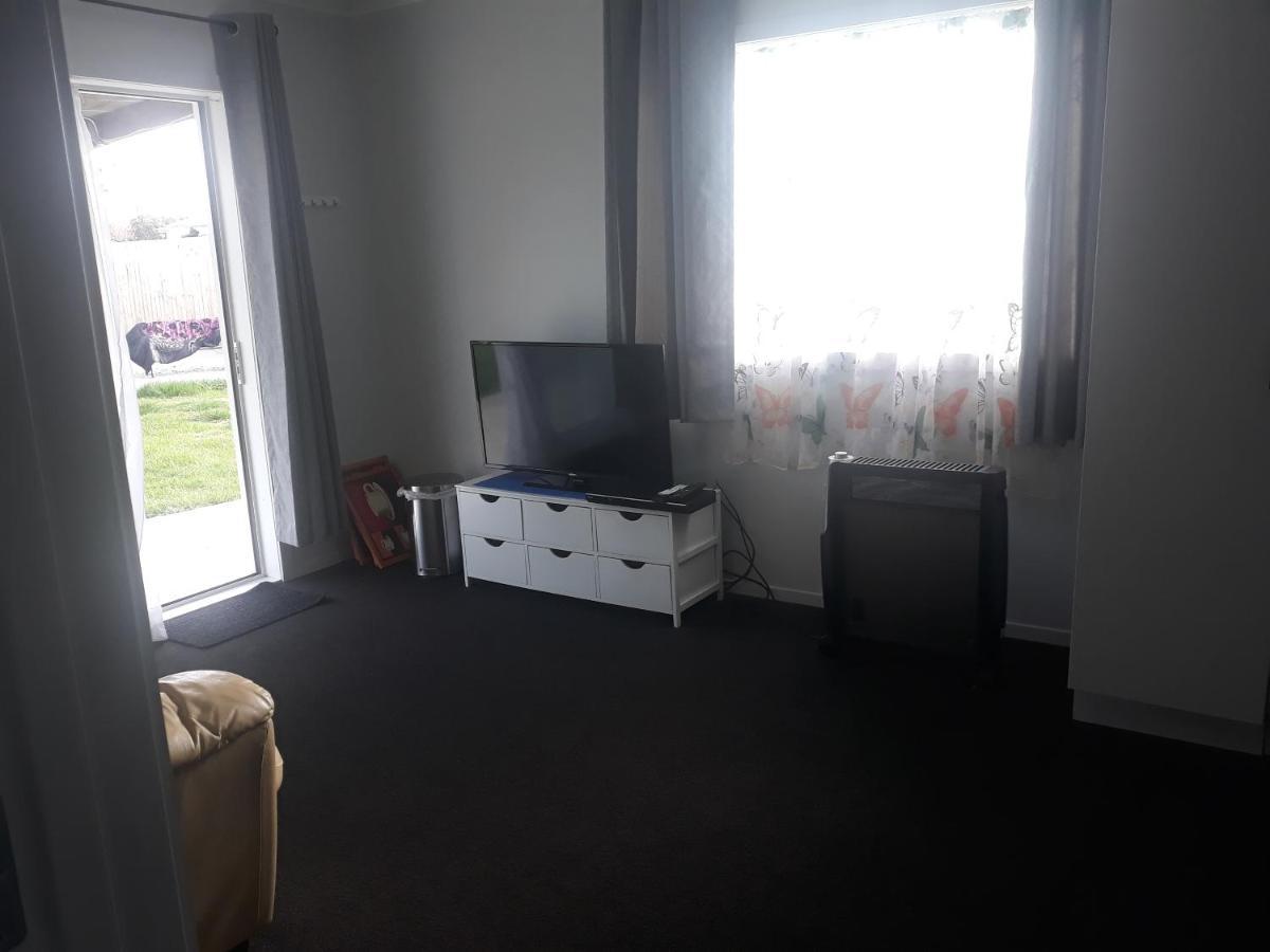 Comfortable 1 Bedroom Perfect For Travelers Or Workers Horotiu Kültér fotó
